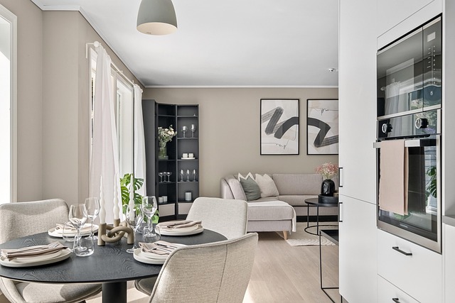 Предимства и недостатъци на различните видове дамаски при избор на трапезни столове