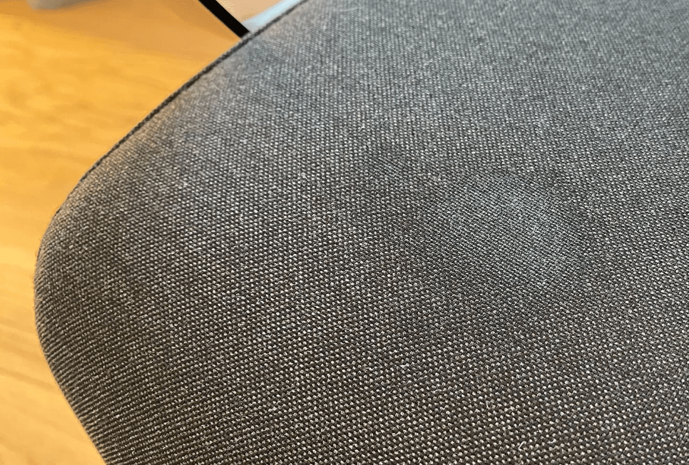 Почистване на офис стол от плат (текстил)